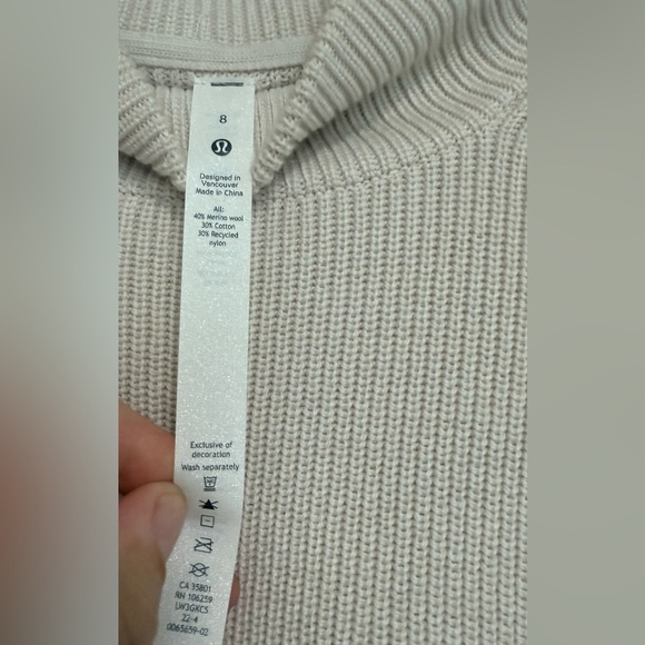Lululemon Merino Wool Blend Ribbed turtleneck sweater size 8 white opal - Picture 4 of 4
